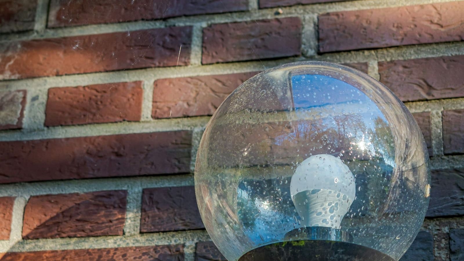 Best Smart Outdoor Wall Light UK (2026)