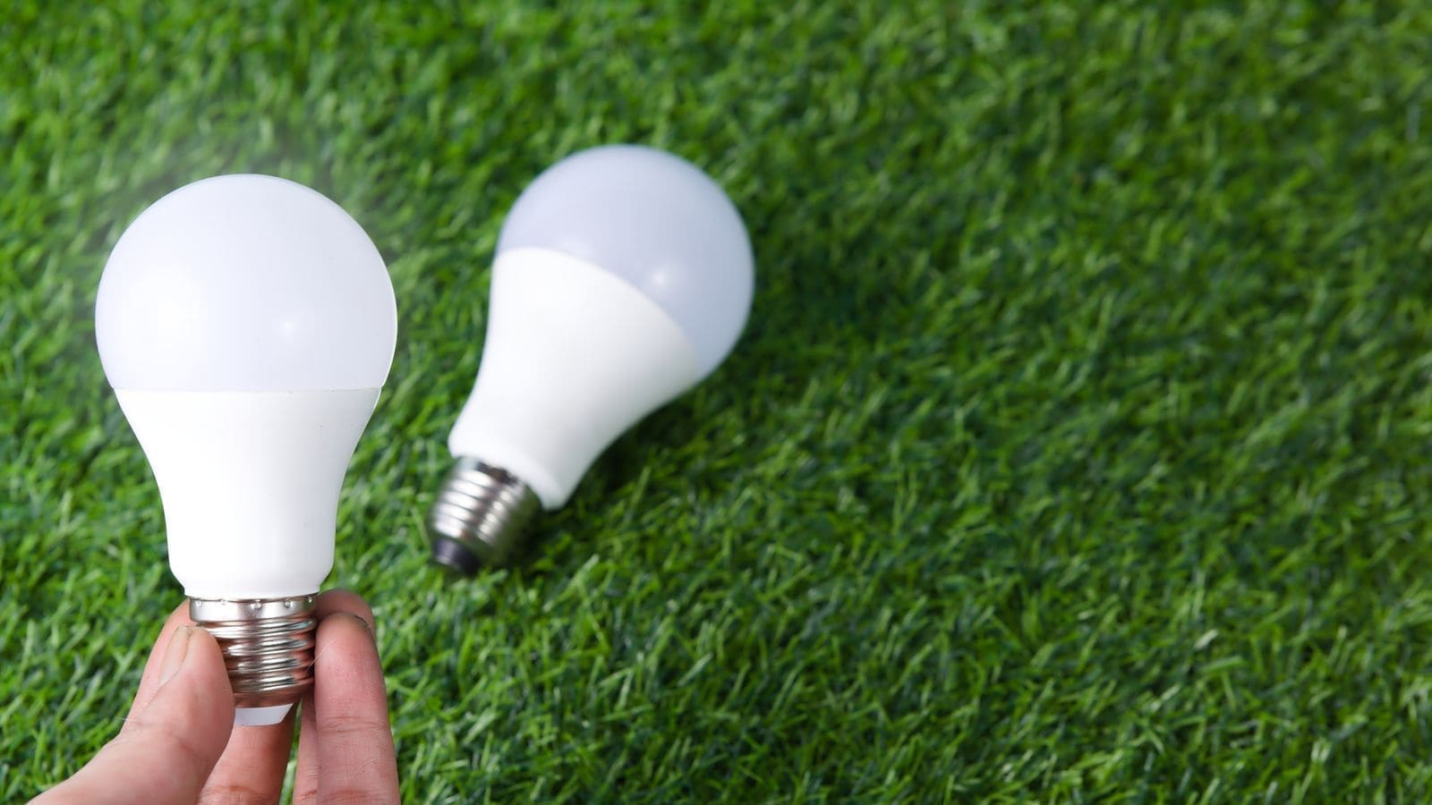 Best Smart Bulbs UK 2026: 7 Top Picks