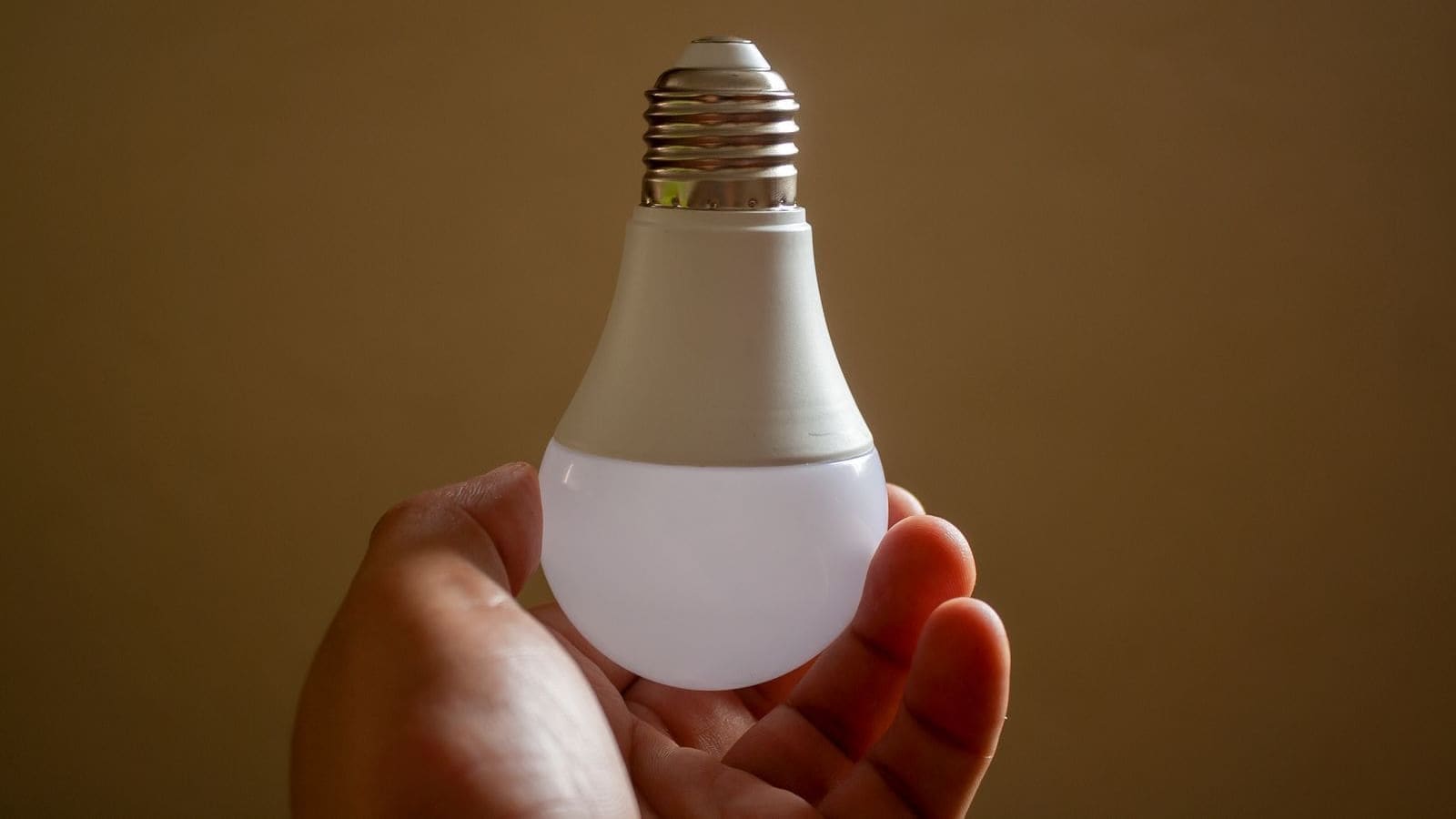 Lutron Aurora Review UK: Is It Worth Buying?