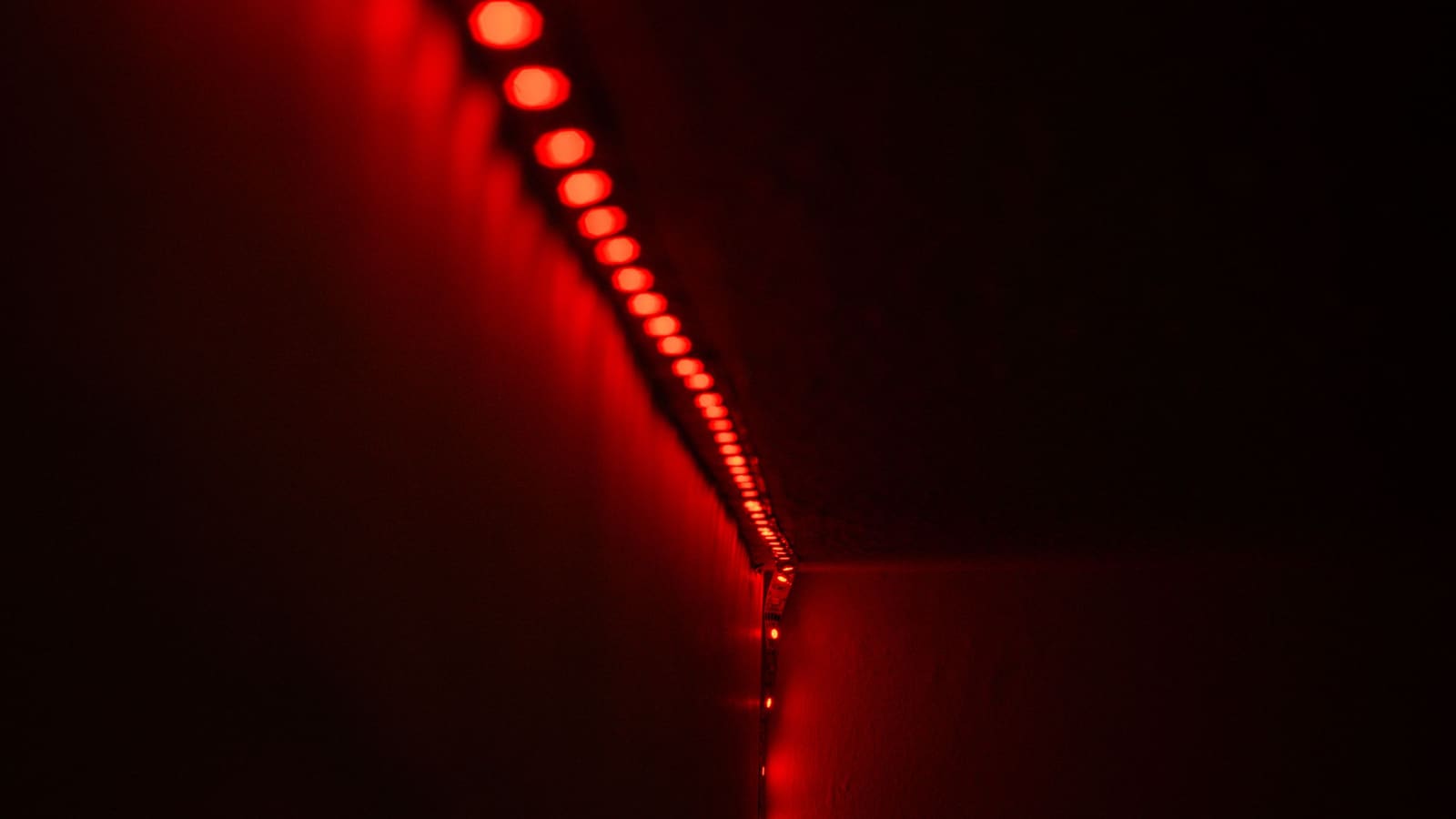 Cheapest Philips Hue Lightstrip UK (2026): Essential vs Flux