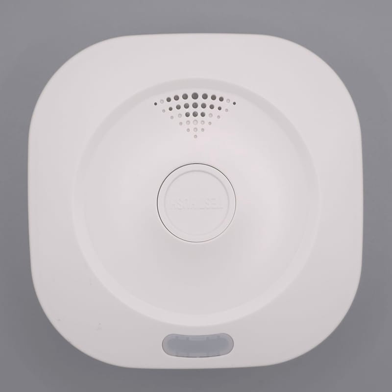 Sensereo MS-1 Interlink white square smoke alarm seen from the front